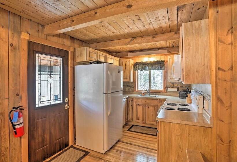 Whitewood Cabin: Deck, Gas Grill & Hot Tub!