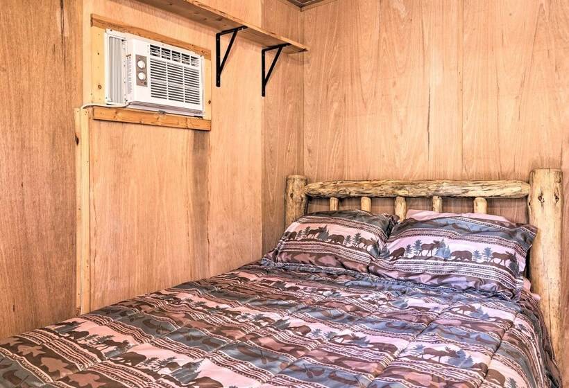 Whitewood Cabin: Deck, Gas Grill & Hot Tub!