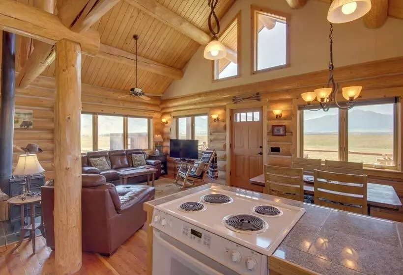 Yellowstone Cabin W/ Stunning Mountain Views