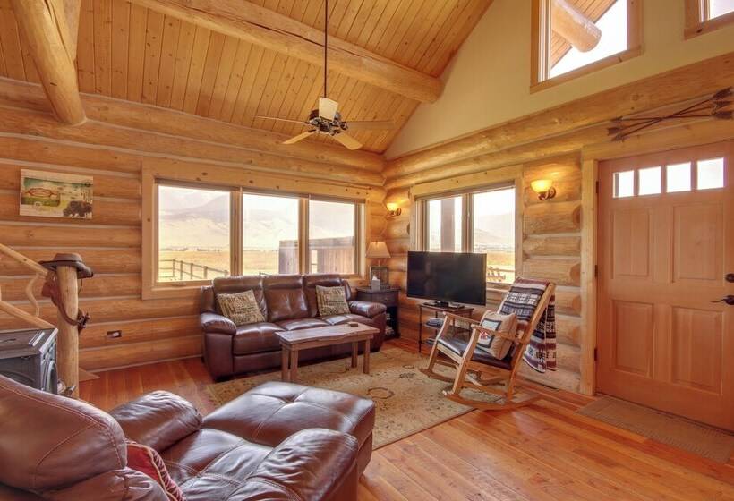 Yellowstone Cabin W/ Stunning Mountain Views