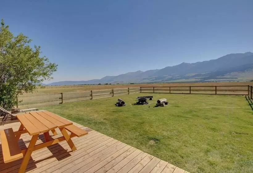Yellowstone Cabin W/ Stunning Mountain Views