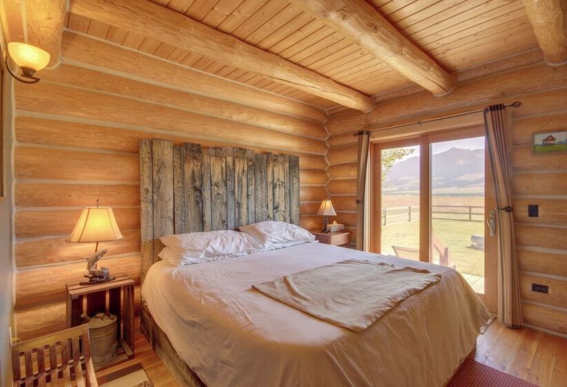 Yellowstone Cabin W/ Stunning Mountain Views