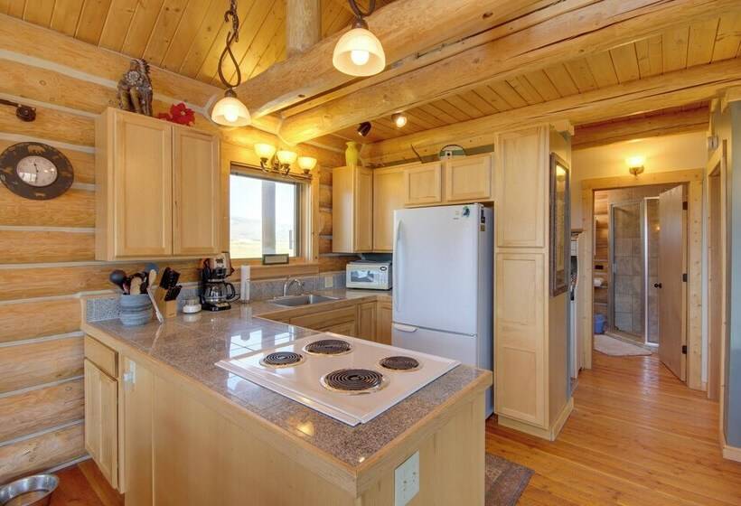 Yellowstone Cabin W/ Stunning Mountain Views