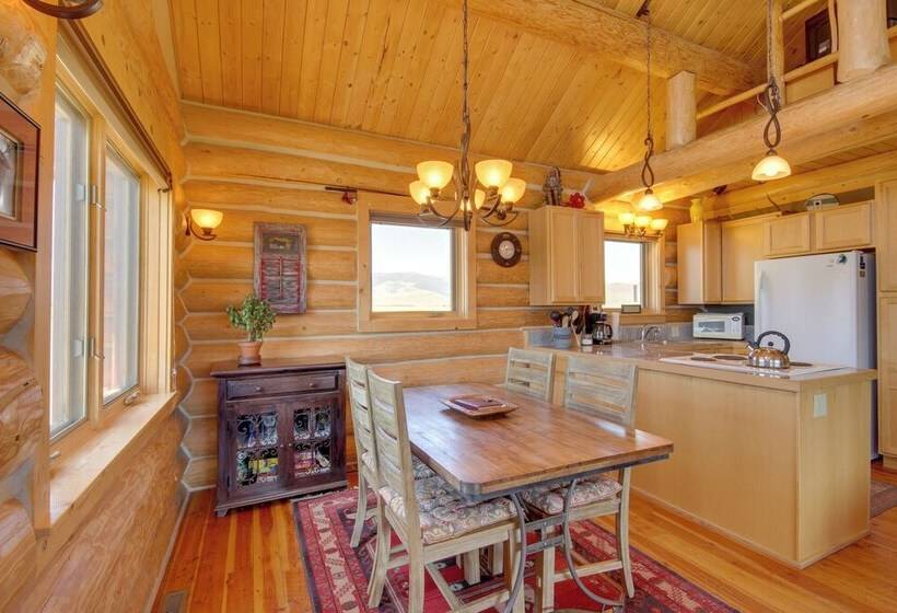 Yellowstone Cabin W/ Stunning Mountain Views