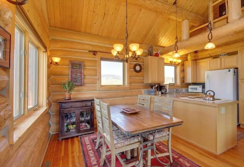 Yellowstone Cabin W/ Stunning Mountain Views