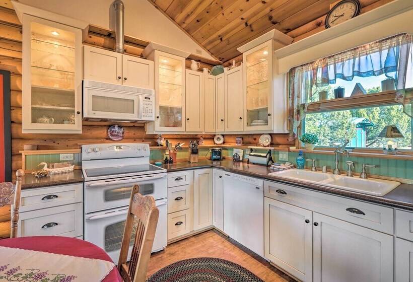 Quaint Williams Cabin Near Grand Canyon