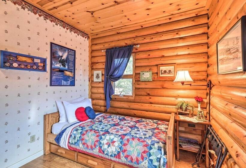 Quaint Williams Cabin Near Grand Canyon