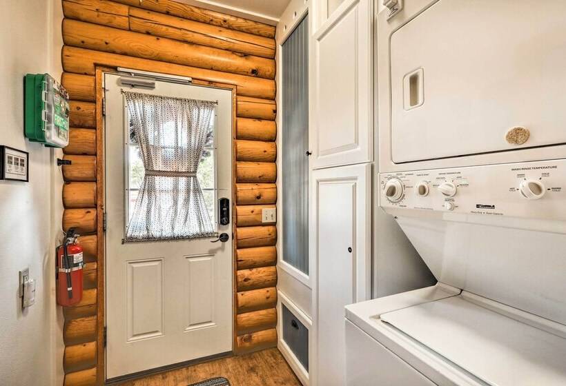 Quaint Williams Cabin Near Grand Canyon