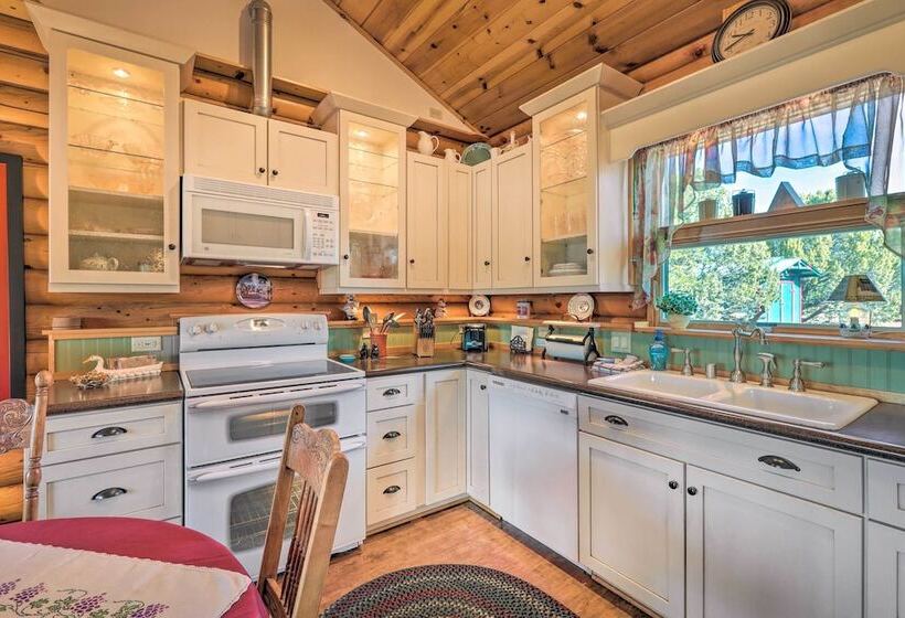 Quaint Williams Cabin Near Grand Canyon