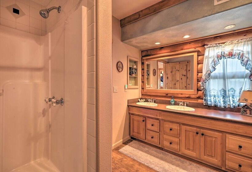 Quaint Williams Cabin Near Grand Canyon