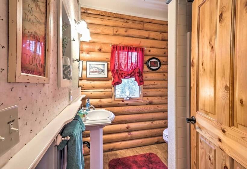 Quaint Williams Cabin Near Grand Canyon