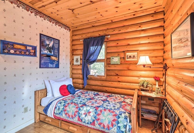 Quaint Williams Cabin Near Grand Canyon