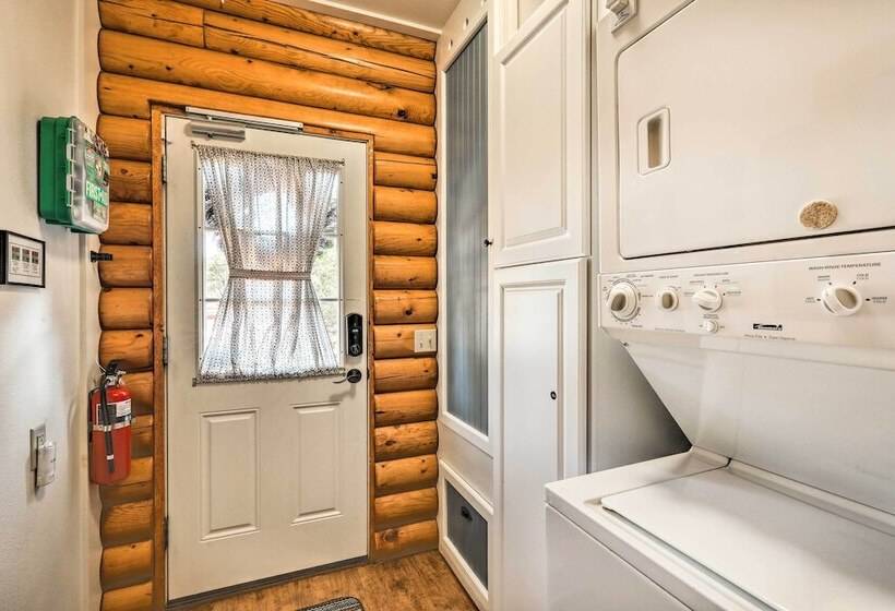 Quaint Williams Cabin Near Grand Canyon