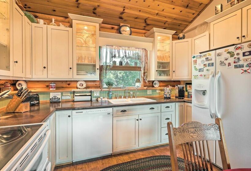 Quaint Williams Cabin Near Grand Canyon