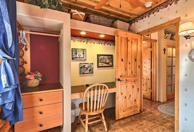 Quaint Williams Cabin Near Grand Canyon
