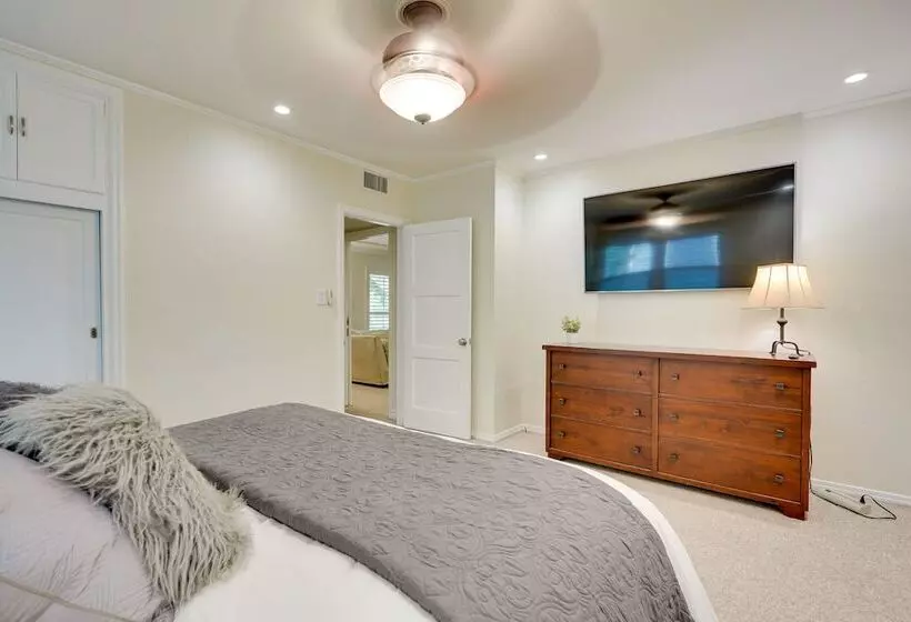 Bakersfield Oasis: Sweet Tropical Pool Setup!