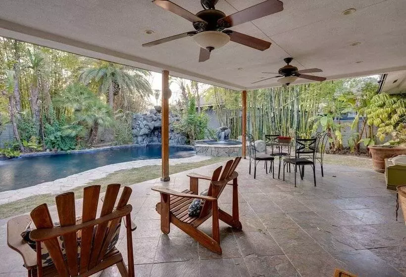 Bakersfield Oasis: Sweet Tropical Pool Setup!