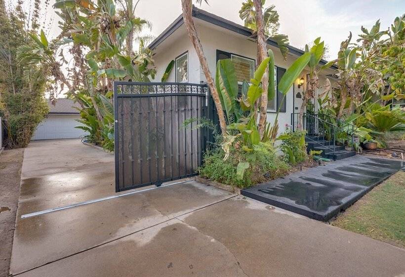 Bakersfield Oasis: Sweet Tropical Pool Setup!