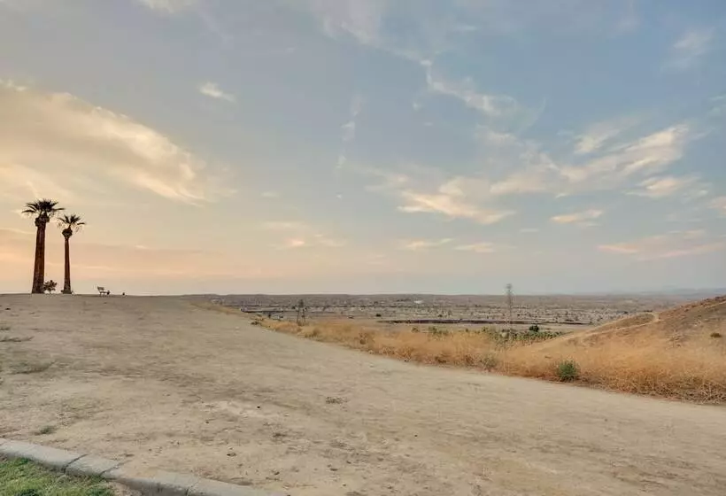 Bakersfield Oasis: Sweet Tropical Pool Setup!