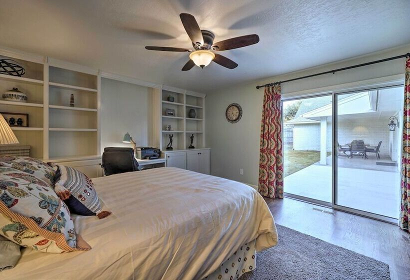 Elegant Nw Oklahoma City Home W/ Spacious Yard