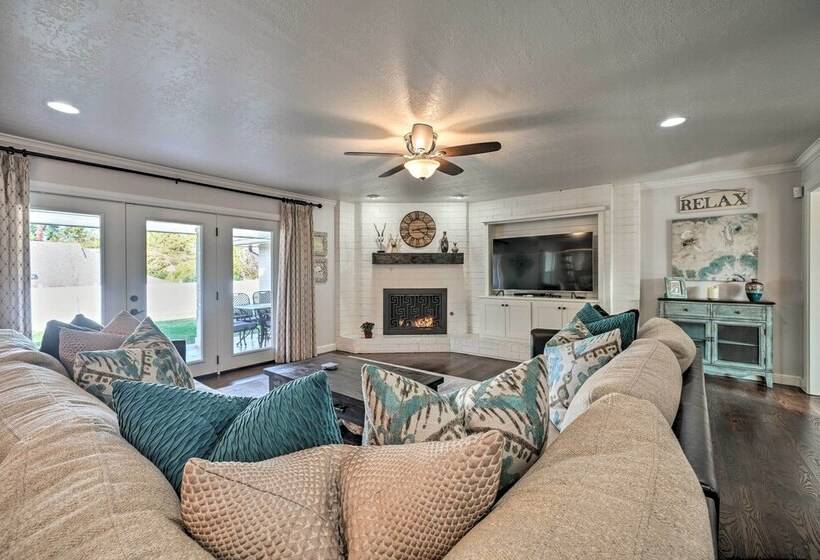 Elegant Nw Oklahoma City Home W/ Spacious Yard