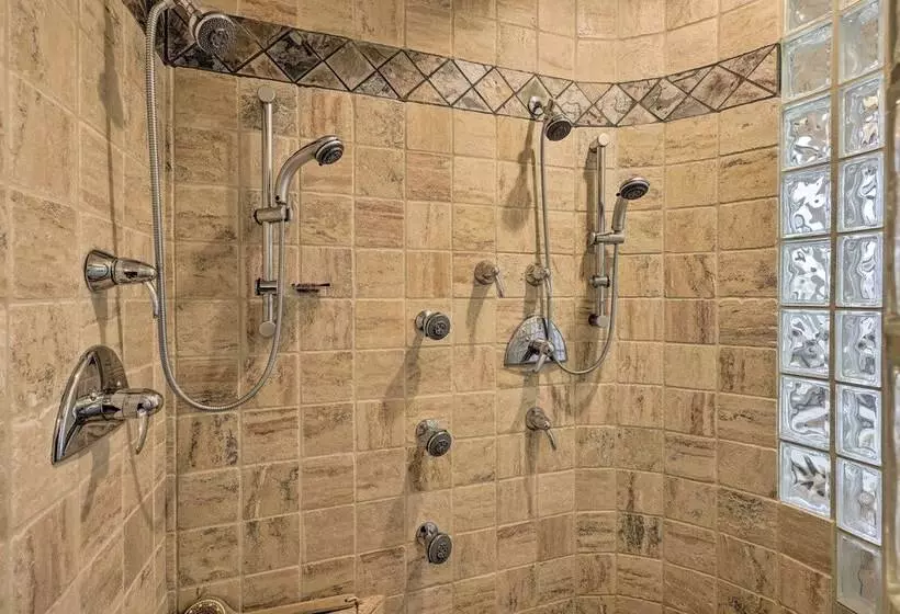 Cave Creek Oasis W/ Putting Green, Spa & Mtn View!