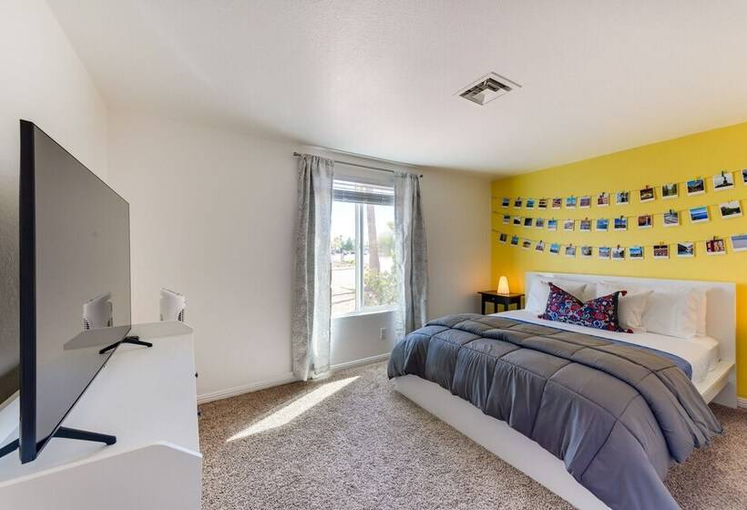 Chandler Retreat: Outdoor Pool, Patio & Media Room