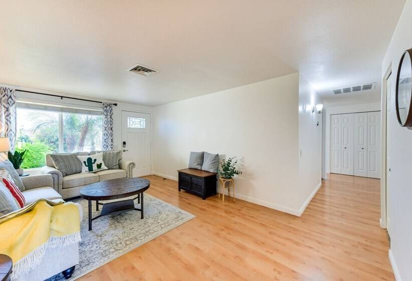 Chandler Retreat: Outdoor Pool, Patio & Media Room