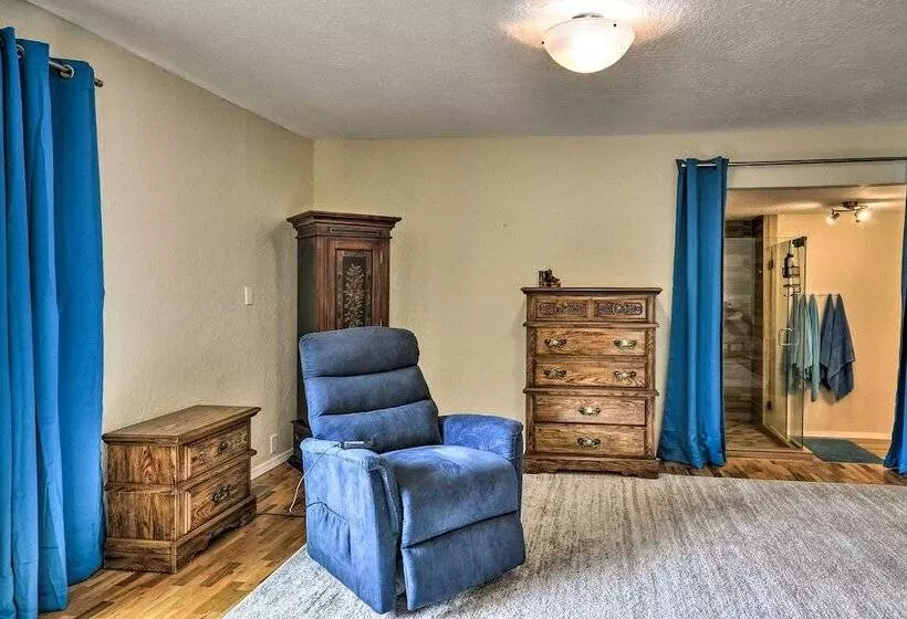 Charming Kelso Home W/ Proximity To Cowlitz River!