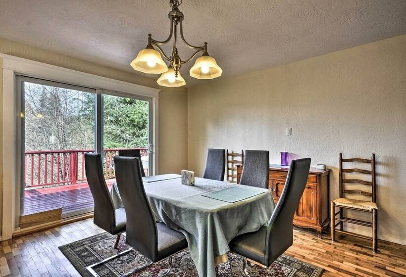 Charming Kelso Home W/ Proximity To Cowlitz River!