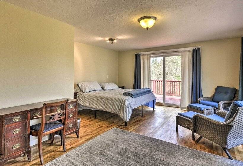 Charming Kelso Home W/ Proximity To Cowlitz River!