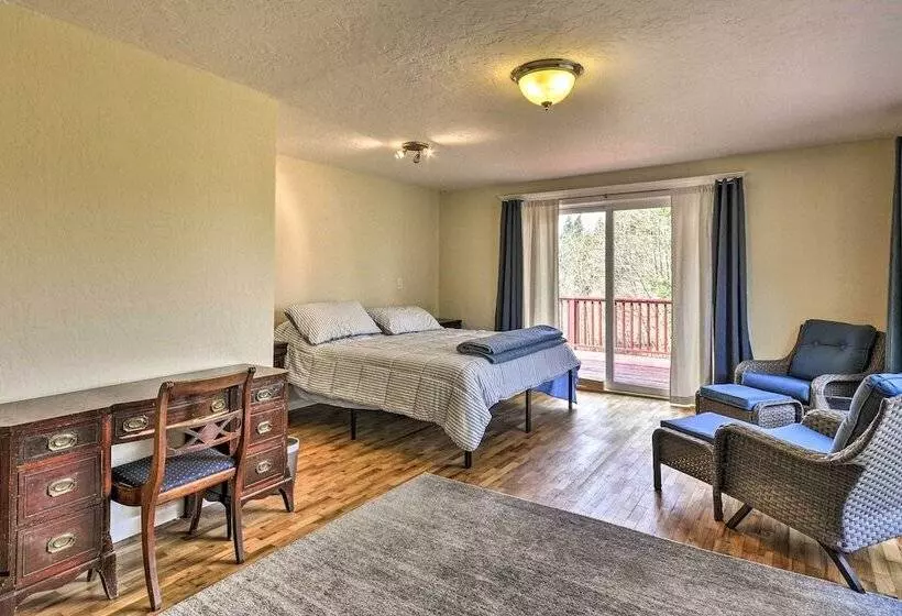 Charming Kelso Home W/ Proximity To Cowlitz River!