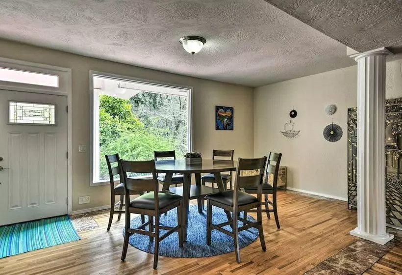 Charming Kelso Home W/ Proximity To Cowlitz River!