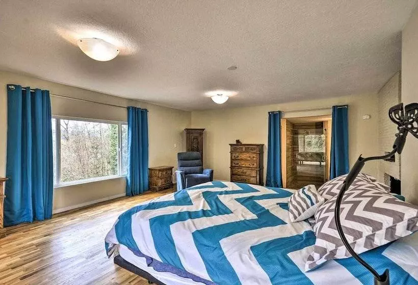 Charming Kelso Home W/ Proximity To Cowlitz River!