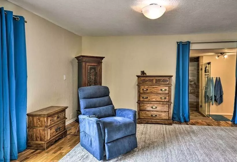 Charming Kelso Home W/ Proximity To Cowlitz River!