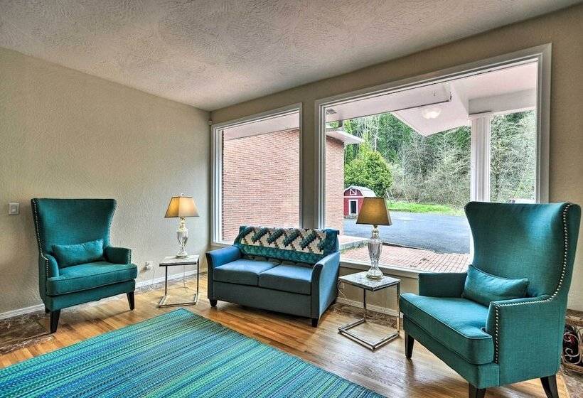 Charming Kelso Home W/ Proximity To Cowlitz River!