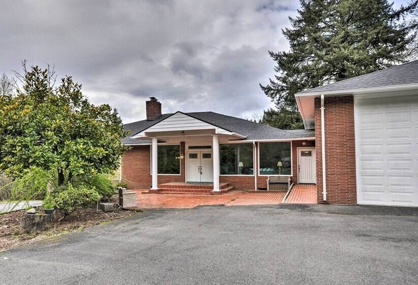 Charming Kelso Home W/ Proximity To Cowlitz River!