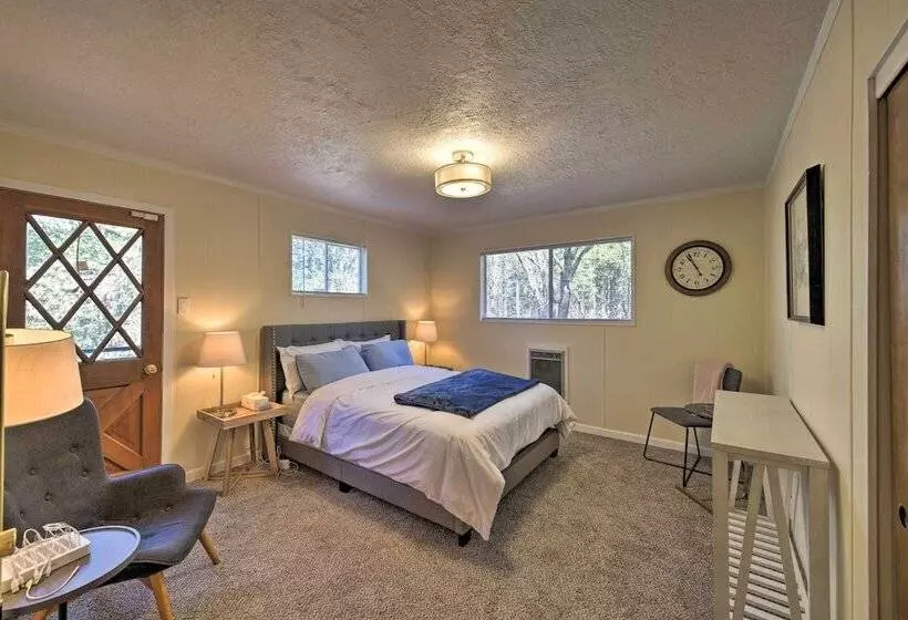 Ski, Golf & Hike: Cabin W/ Deck In Pioneer!