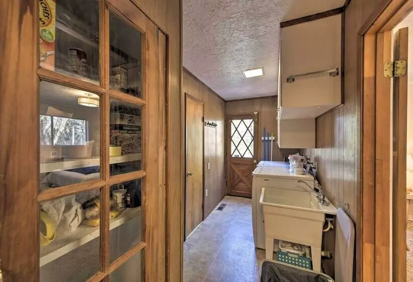 Ski, Golf & Hike: Cabin W/ Deck In Pioneer!