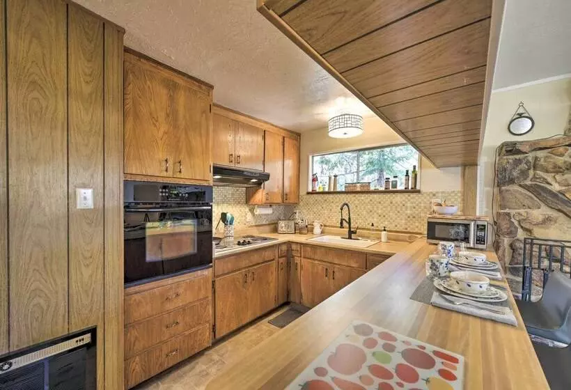 Ski, Golf & Hike: Cabin W/ Deck In Pioneer!