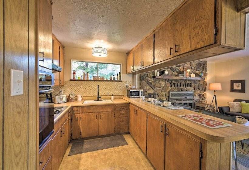 Ski, Golf & Hike: Cabin W/ Deck In Pioneer!