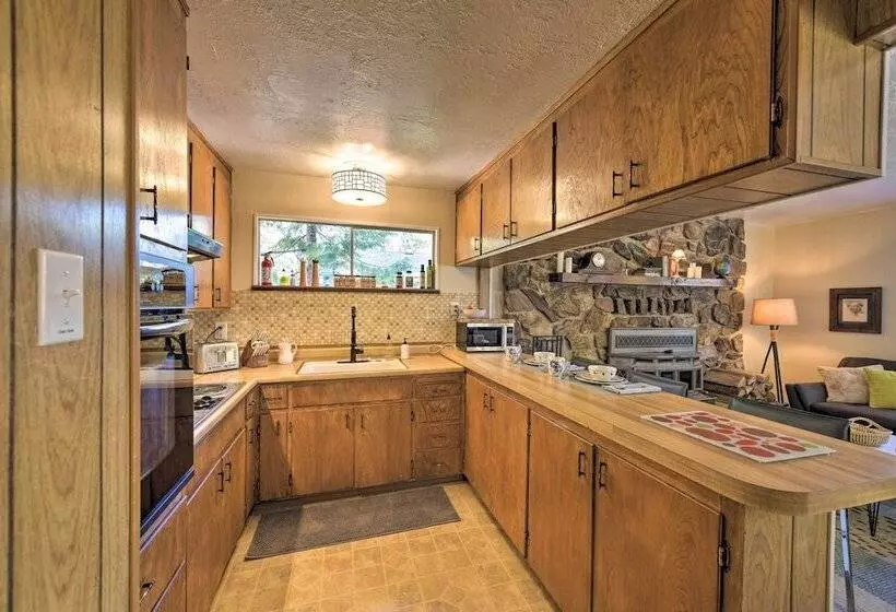 Ski, Golf & Hike: Cabin W/ Deck In Pioneer!