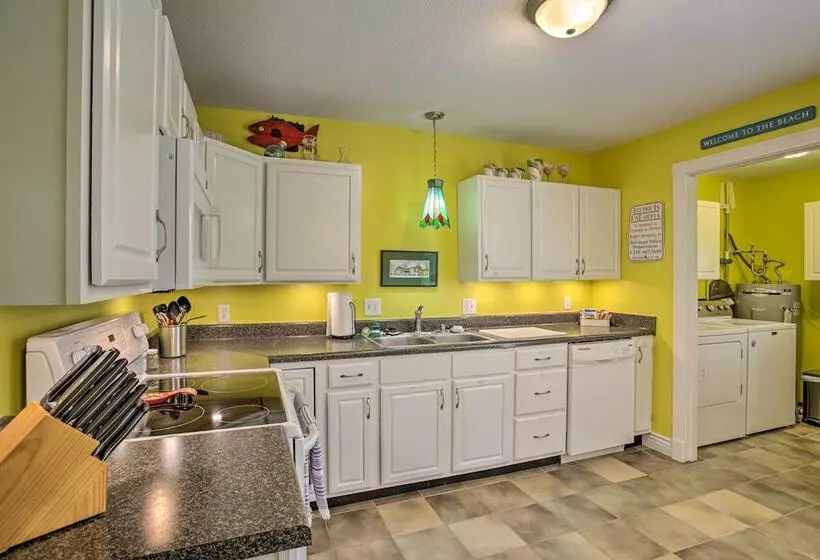 Cloud 9 On The Coast  < 1 Mi To Beach!