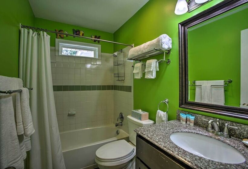 Cloud 9 On The Coast < 1 Mi To Beach!