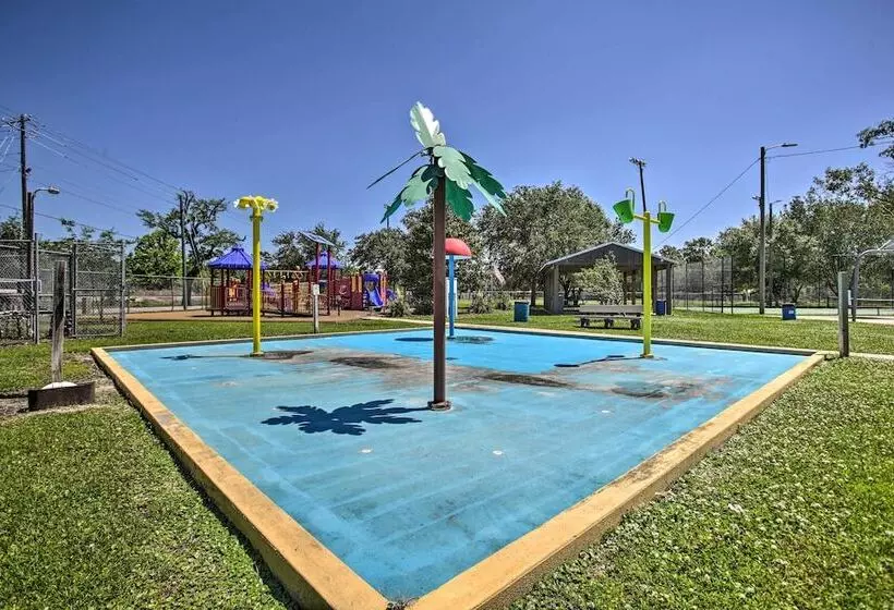 Cloud 9 On The Coast  < 1 Mi To Beach!