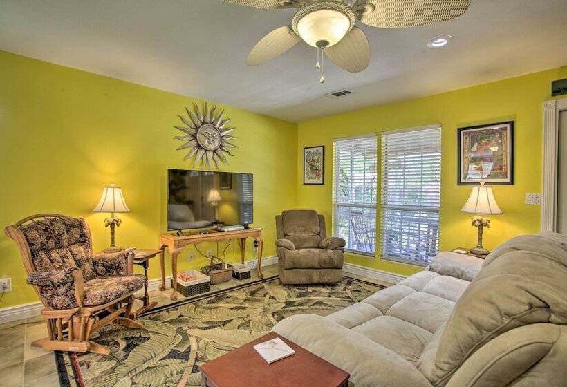 Cloud 9 On The Coast < 1 Mi To Beach!