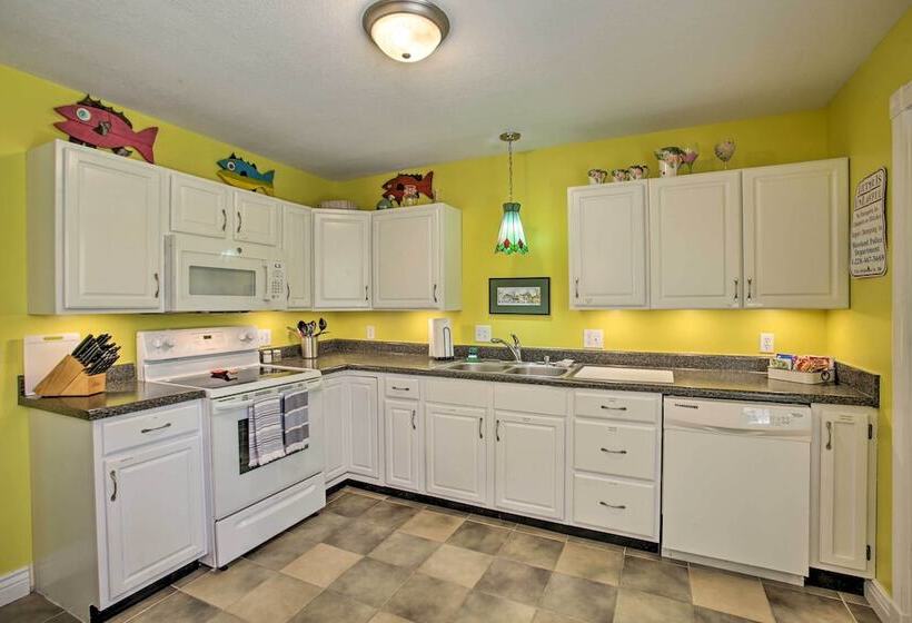 Cloud 9 On The Coast < 1 Mi To Beach!