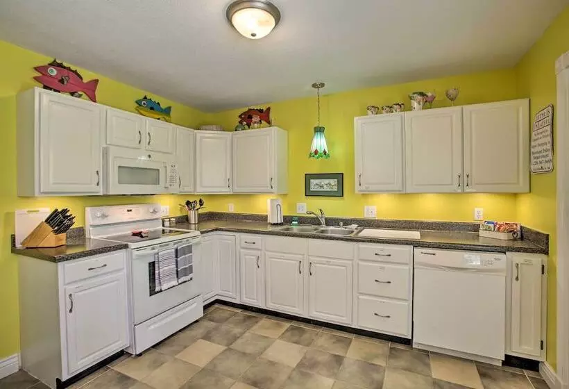 Cloud 9 On The Coast  < 1 Mi To Beach!