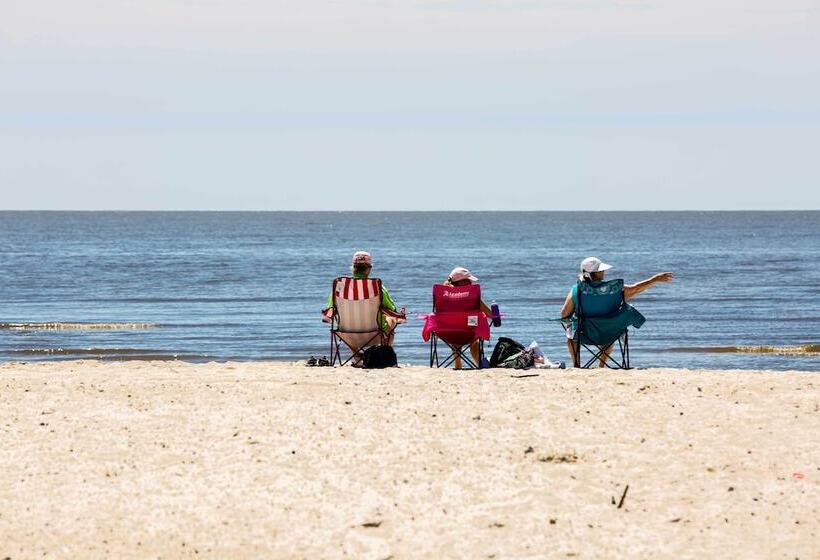 Cloud 9 On The Coast < 1 Mi To Beach!
