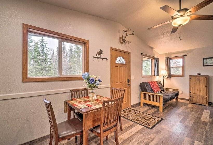 Cozy Downtown Soldotna Cabin: Dogs Welcome!